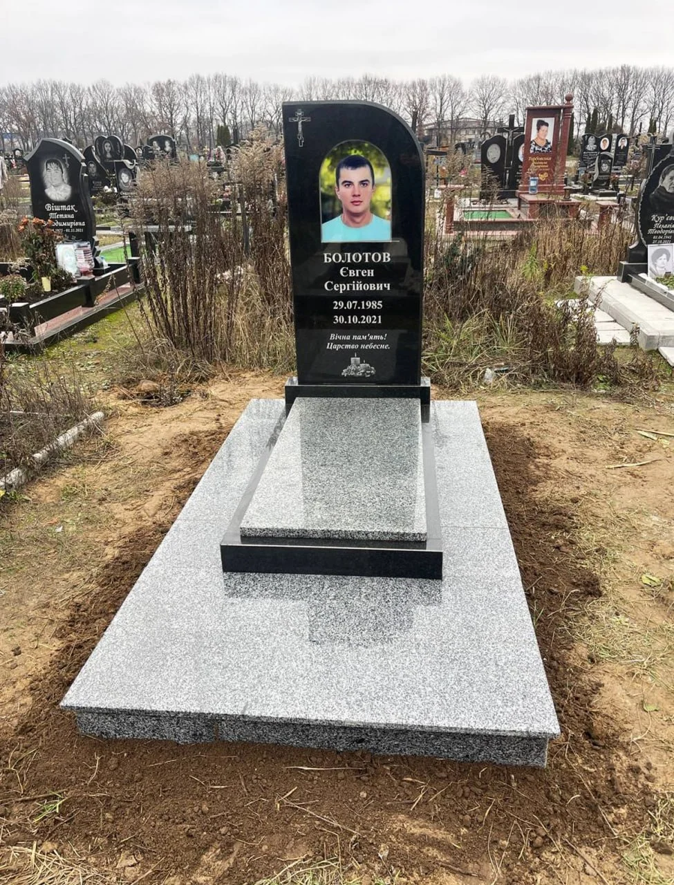 Гранітний пам’ятник у Броварах