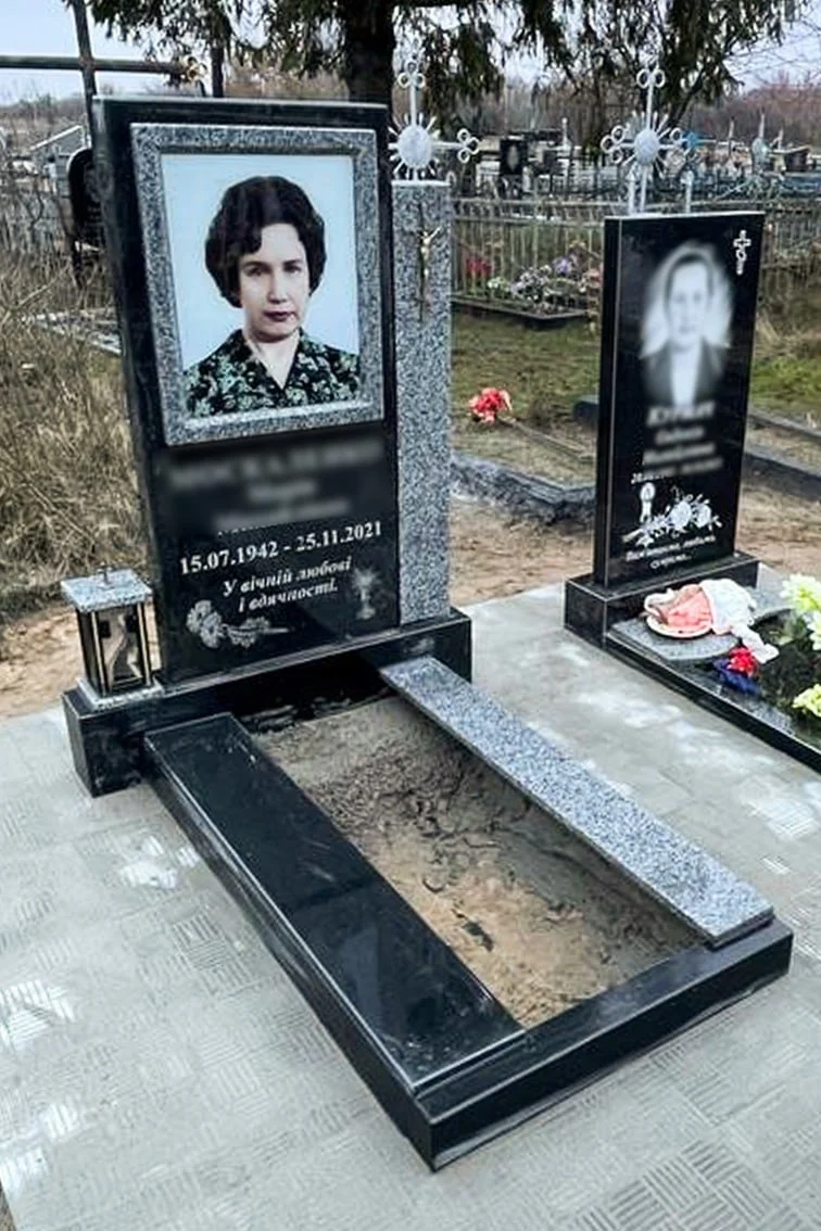 Пам’ятник з граніту у Києві